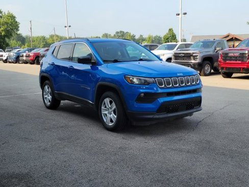 Used 2022 Jeep Compass Latitude w/ Convenience Group image 2