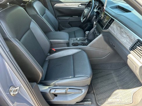 Used 2020 Volkswagen Atlas Cross Sport SE w/ Panoramic Sunroof Package image 13