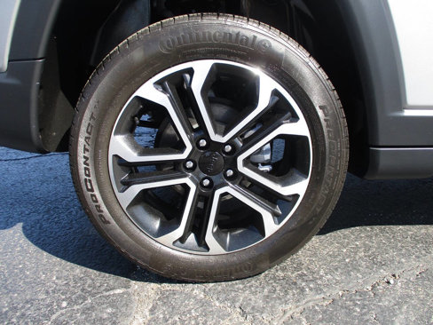 Used 2023 Jeep Compass Limited w/ Sun and Sound Group image 11