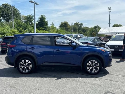 Used 2023 Nissan Rogue SV w/ SV Premium Package image 4