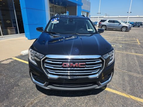 Used 2023 GMC Terrain SLT image 2