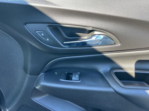 Used 2018 Chevrolet Equinox LT image 33
