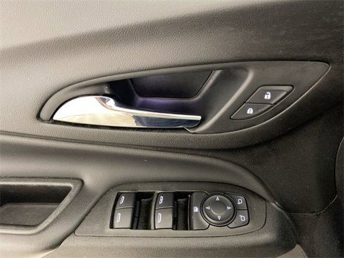 Used 2020 Chevrolet Equinox LT w/ Driver Convenience Package image 26