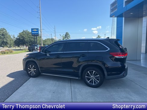 Used 2017 Toyota Highlander XLE image 1
