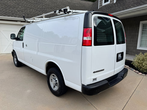 Used 2017 Chevrolet Express 2500 image 4