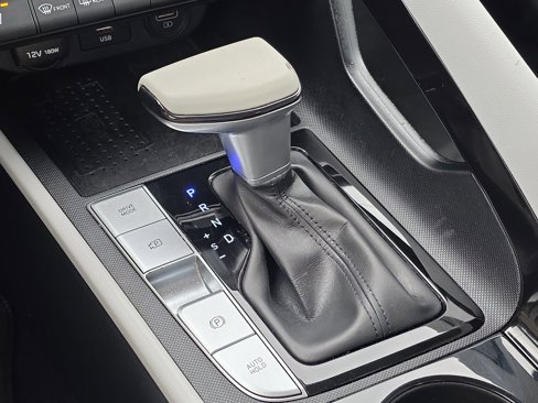 Used 2022 Hyundai Elantra Limited image 26
