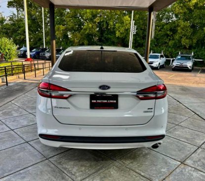Used 2018 Ford Fusion SE w/ Fusion SE Technology Package image 3