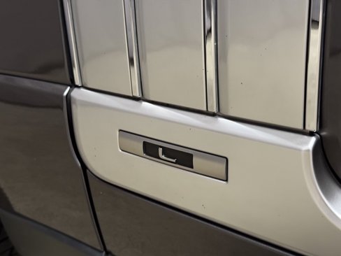 Used 2020 Land Rover Range Rover SV Autobiography Dynamic image 37