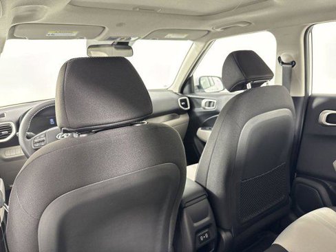 New 2025 Hyundai Venue SEL image 30