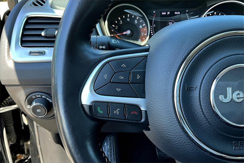 Used 2020 Jeep Compass Latitude image 11