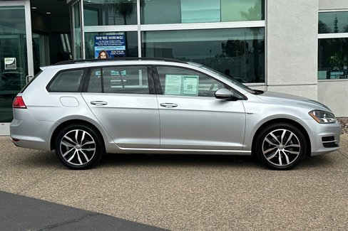Used 2016 Volkswagen Golf Limited Edition image 3