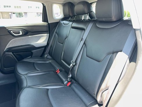 Used 2022 Jeep Compass Latitude image 27