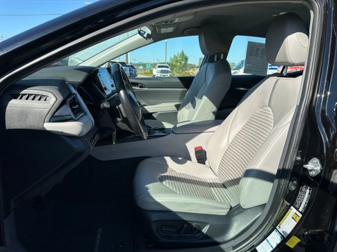 Used 2023 Toyota Camry SE image 13