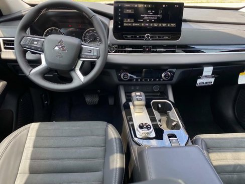 New 2025 Mitsubishi Outlander AWD image 12