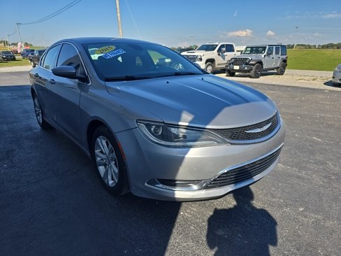Used 2015 Chrysler 200 Limited w/ Convenience Group image 9
