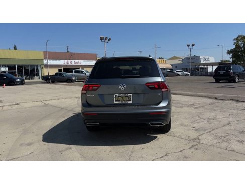 Used 2018 Volkswagen Tiguan S image 2