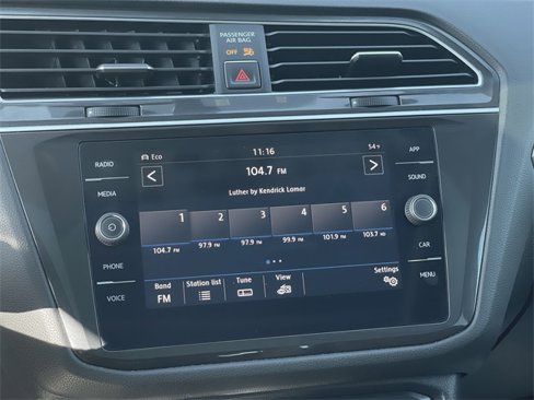 Used 2018 Volkswagen Tiguan SE w/ Panoramic Sunroof Package image 13