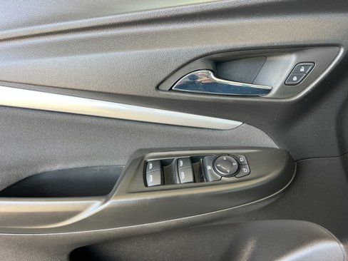 Used 2022 Chevrolet Bolt EUV LT w/ Driver Confidence Package image 11