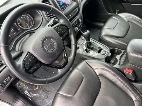 Used 2019 Jeep Cherokee Latitude Plus image 10