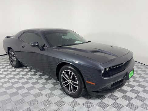 Used 2019 Dodge Challenger SXT image 7