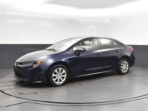 Used 2023 Toyota Corolla LE image 3