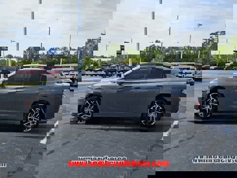 Used 2019 Dodge Charger SXT image 4