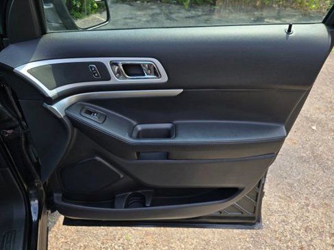 Used 2015 Ford Explorer XLT w/ Equipment Group 202A image 14