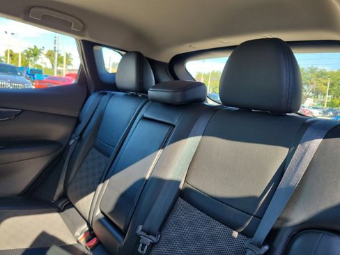 Used 2022 Nissan Rogue Sport SV w/ Technology Package image 12