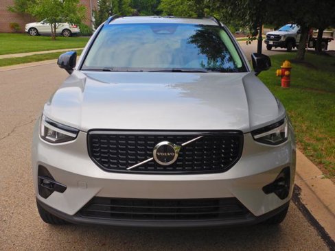 Used 2025 Volvo XC40 B5 Plus image 13