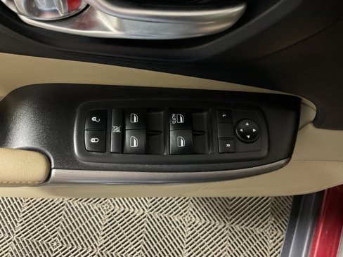 Used 2019 Jeep Cherokee Latitude w/ Cold Weather Group image 17