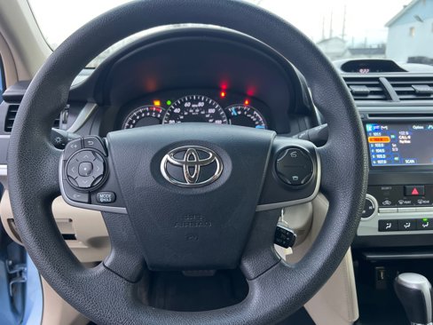 Used 2012 Toyota Camry LE image 28