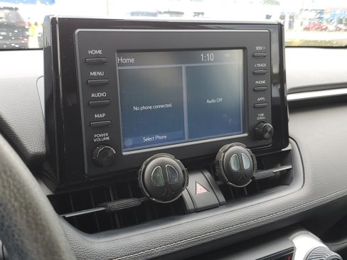 Used 2019 Toyota RAV4 LE image 14