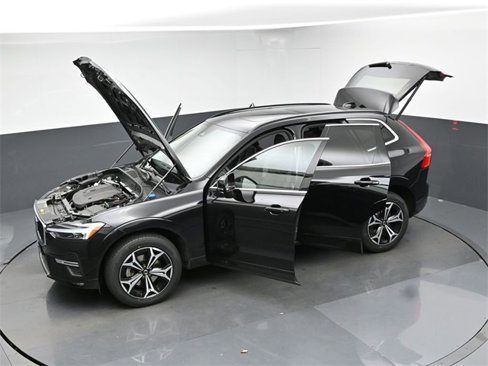 Used 2022 Volvo XC60 B5 Momentum w/ Climate Package image 48