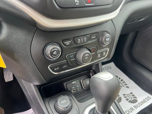 Used 2016 Jeep Cherokee Latitude w/ Safety/Convenience Group image 22