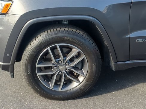 Used 2018 Jeep Grand Cherokee Overland image 13