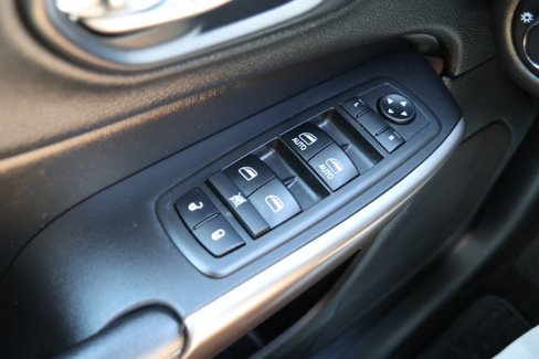 Used 2019 Jeep Cherokee Latitude Plus w/ Cold Weather Group image 17