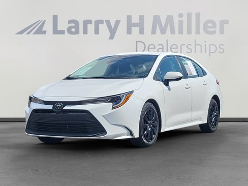 Used 2023 Toyota Corolla LE image 1