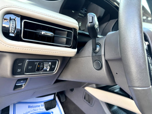 Used 2022 Lincoln Nautilus FWD w/ Premium Package image 12