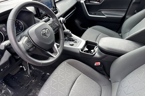 Used 2021 Toyota RAV4 XLE image 4