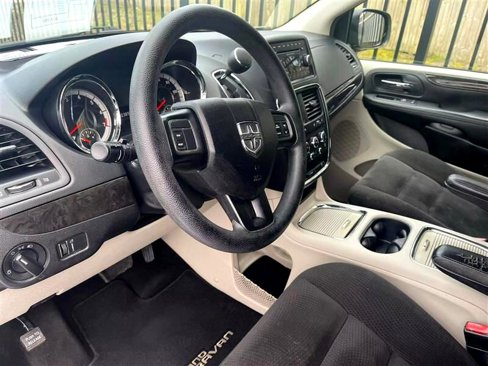 Used 2016 Dodge Grand Caravan SXT image 10