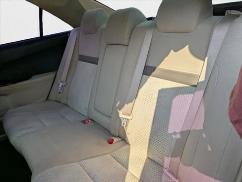 Used 2014 Toyota Camry LE image 14