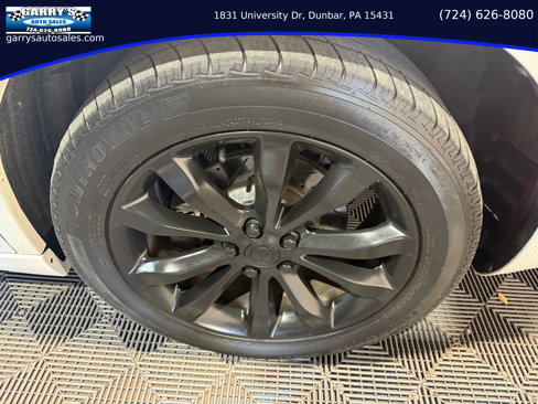 Used 2018 Chrysler 300 Limited image 12