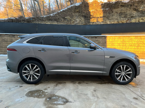 Used 2025 Jaguar F-PACE R-Dynamic S image 7