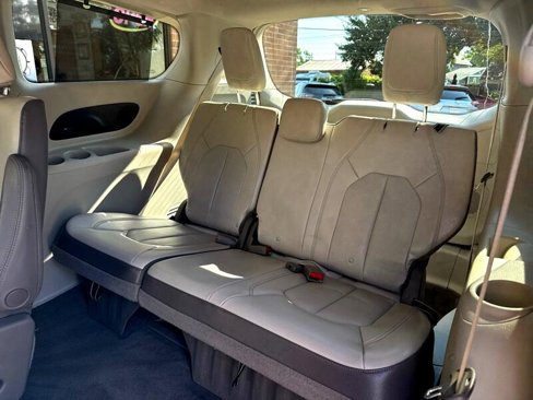 Used 2019 Chrysler Pacifica Touring-L Plus image 14