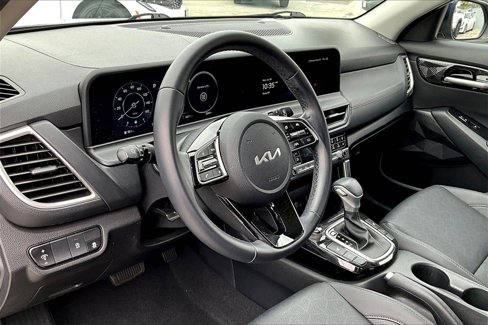 Certified 2024 Kia Seltos EX image 9