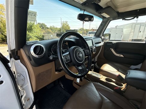 Used 2017 Jeep Wrangler Unlimited Sahara w/ Connectivity Group image 10