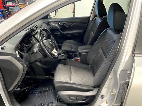 Used 2020 Nissan Rogue SV image 14