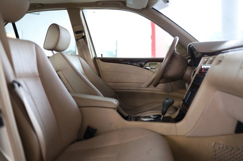 Used 2000 Mercedes-Benz E 320 Sedan image 16