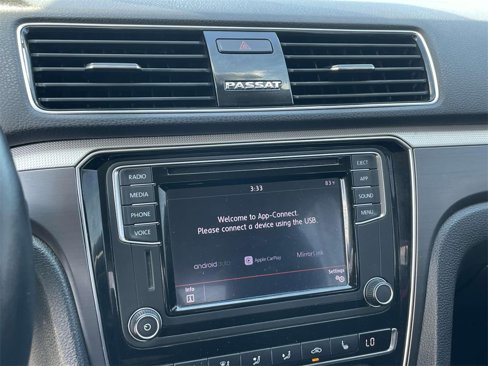 Used 2018 Volkswagen Passat 2.0T R-Line image 28