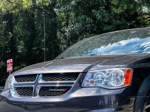 Used 2019 Dodge Grand Caravan SXT image 2